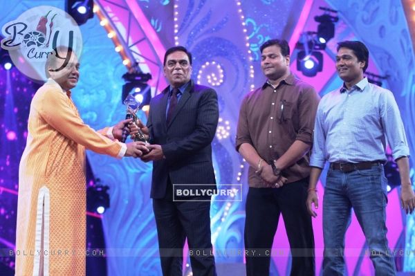 CID Team won an Award at Zee Rishtey Awards 2014