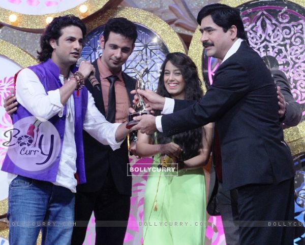Yashpal Sharma and Himanshu Soni won the BEst Dosti Award at Zee Rishtey Awards 2014