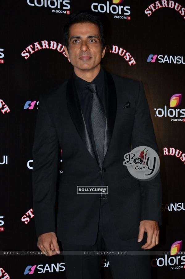 Sonu Sood poses for the media at Sansui Stardust Awards Red Carpet