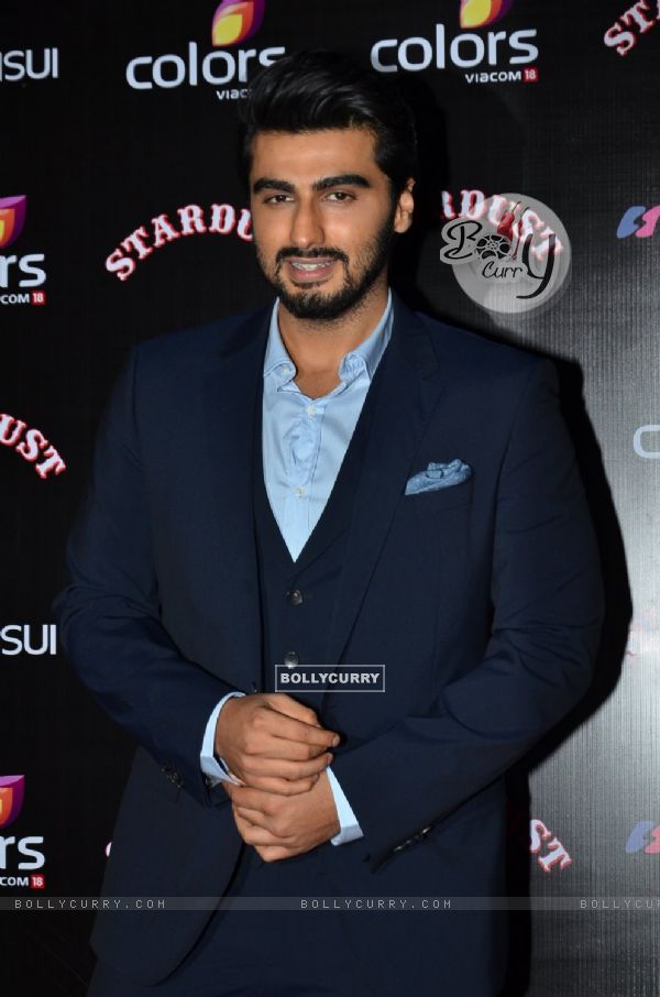 Arjun Kapoor poses for the media at Sansui Stardust Awards Red Carpet