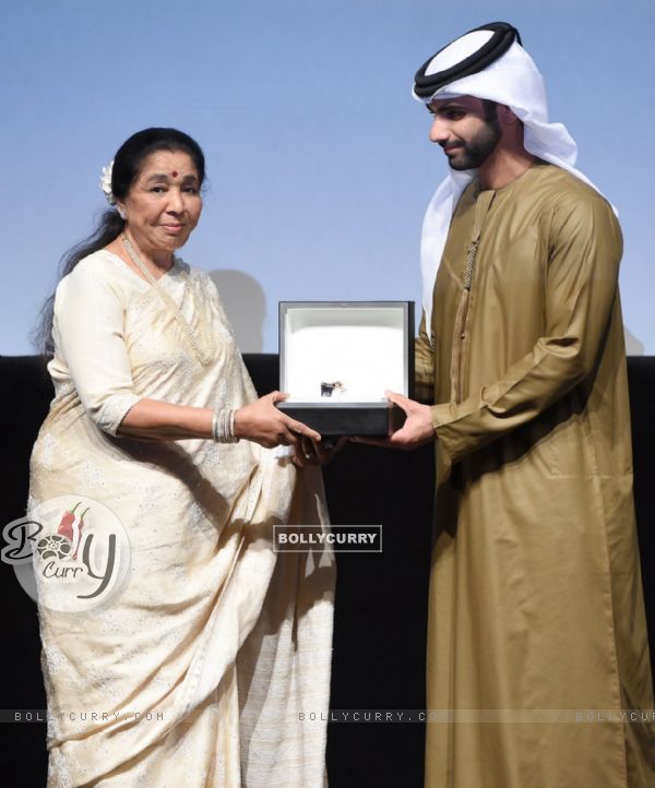 Asha Bhosle receives an award at Abu Dhabi Film Festival