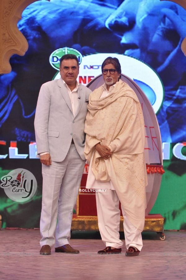 Boman Irani poses with Amitabh Bachchan at the NDTV Cleanathon