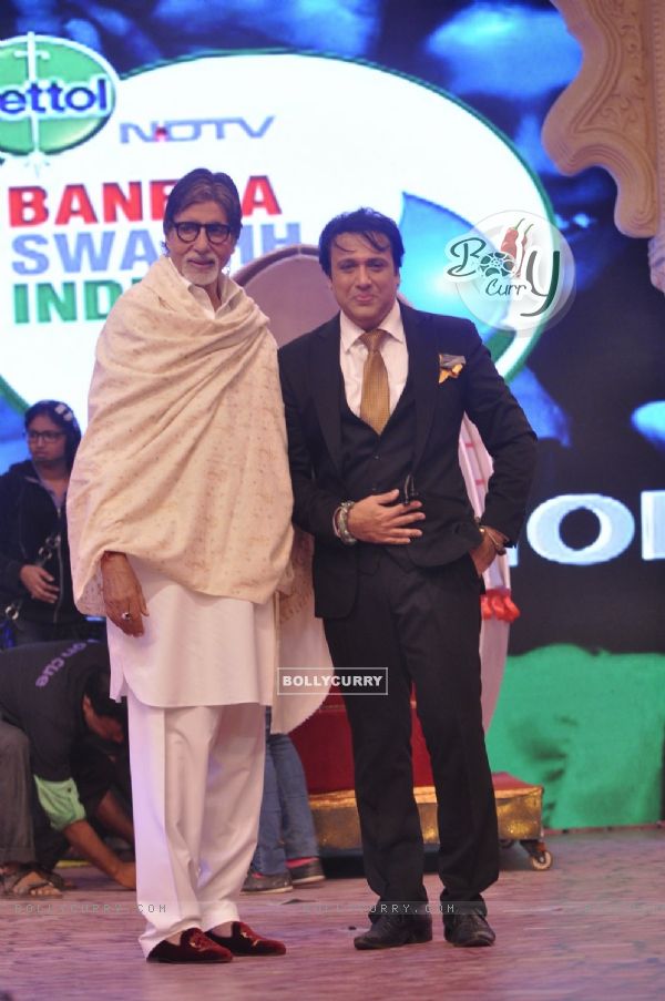 Govinda poses with Amitabh Bachchan at the NDTV Cleanathon