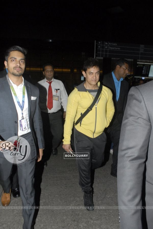 Aamir Khan was snapped at Airport while returning from Dubai