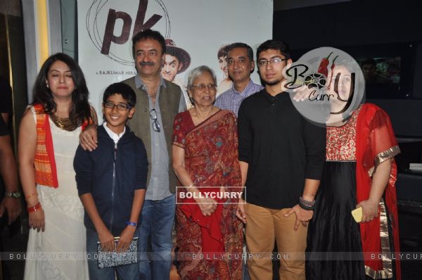 Rajkumar Hirani poses with guests at the Special Screening of P.K. for the Cast and Crew (349076)