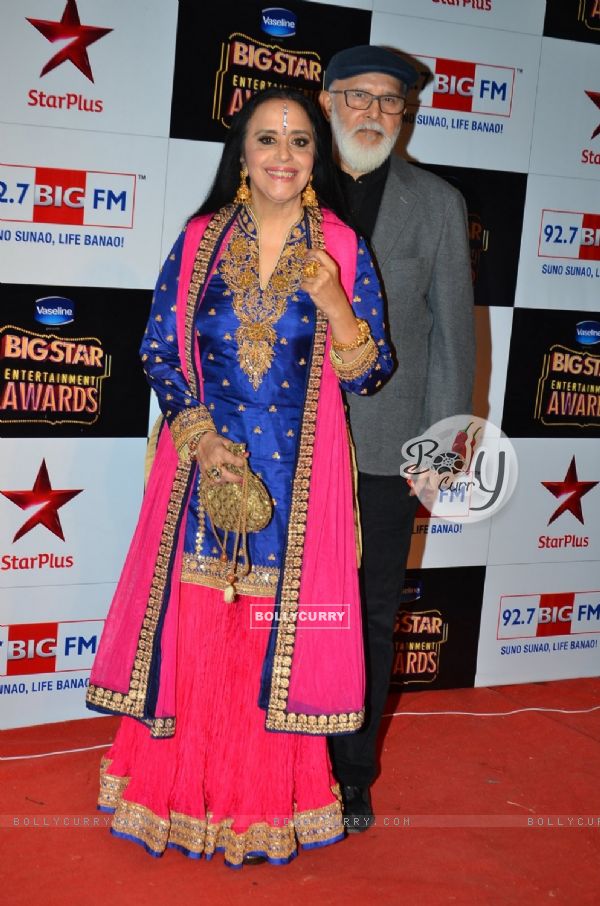 Ila Arun poses with a friend at Big Star Entertainment Awards 2014