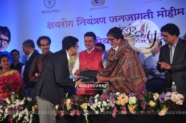 Amitabh Bachchan felicitates at TB Irradication Event