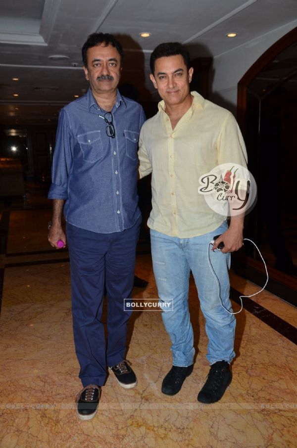 Aamir Khan poses with Rajkumar Hirani at P.K. Contest Winners Meet (349793)