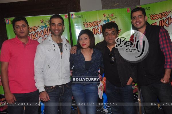Team poses for the media at the Promotions of Crazy Cukkad Family (350269)