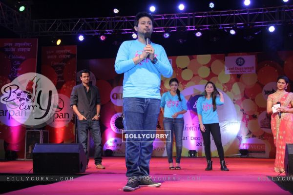 Swapnil Joshi addressing the audience at the Promotions of Mitwaa