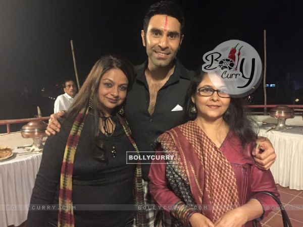 Sandip Soparkar poses with Neelima Azeem and a friend at his New Year Bash