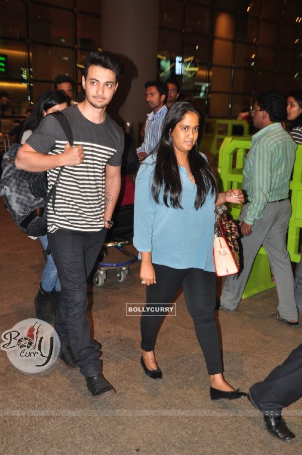 Arpita Khan and Aayush Sharma were snapped at Airport
