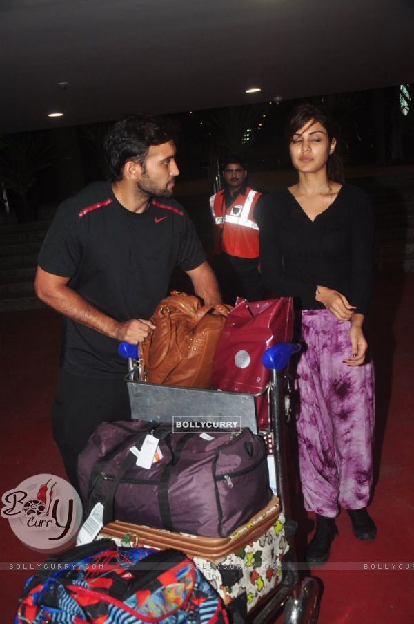 Akhil Kapur was snapped with Rhea Chakraborty at Airport