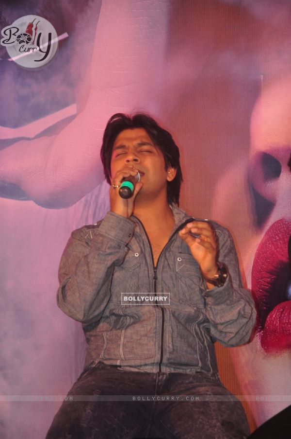 Ankit Tiwari was snapped singing at the Music Launch of Khamoshiyan (351199)