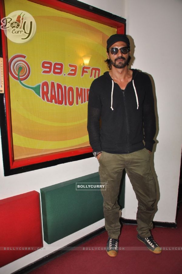 Arjun Rampal poses for the media at the Promotions of Roy on 98.3 Radio Mirchi (351322)