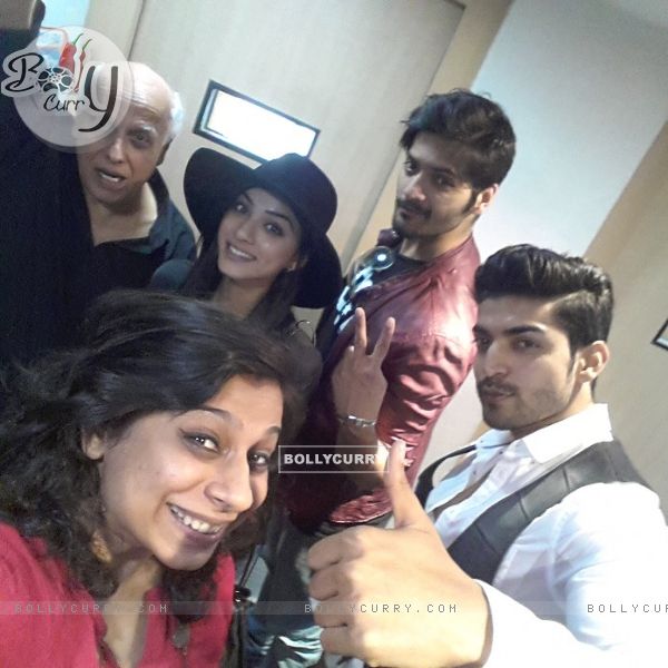 Team of Khamoshiyan clicks a selfie with RJ Sucharita during the Promotions on Radio City (351492)