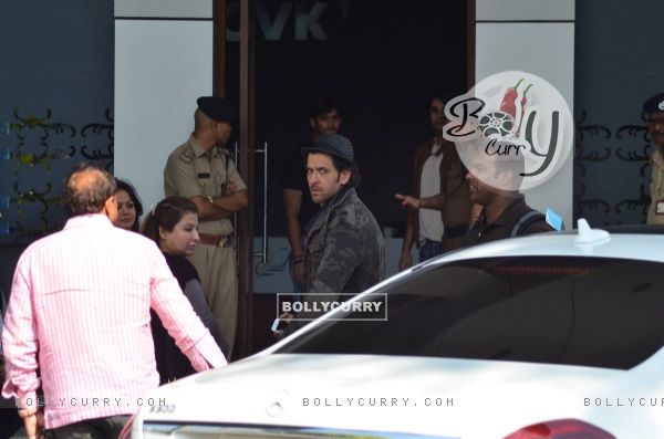 Hrithik Roshan Snapped at Airport