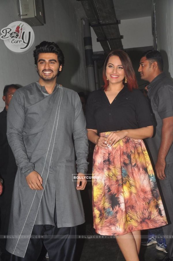 Arjun Kapoor and Sonakshi Sinha pose for the media at the Promotions of Tevar (351672)