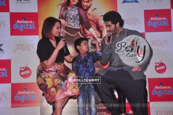 Arjun Kapoor and Sonakshi Sinha interact with a young fan at the Promotions of Tevar
