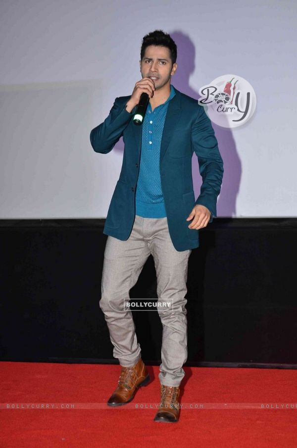 Varun Dhawan interacts with the audience at the Song Launch of Badlapur (351685)