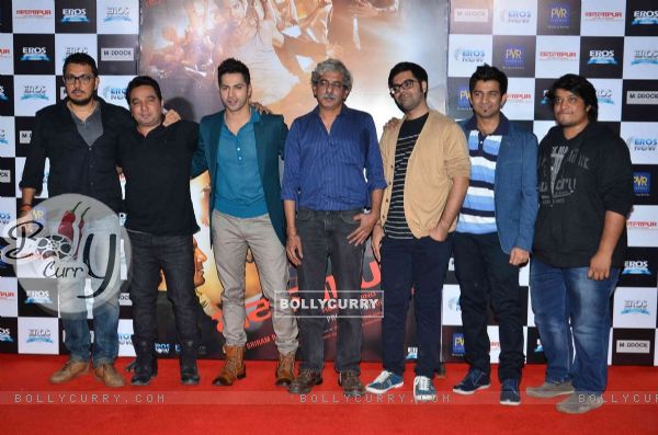 Team poses for the media at the Song Launch of Badlapur (351688)