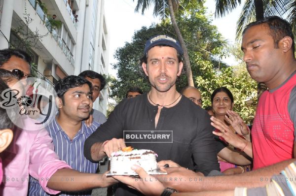 Hrithik Roshan was snapped cutting his Birthday Cake with fans