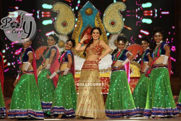 Bruna Abdullah Performs at Umang Police Show