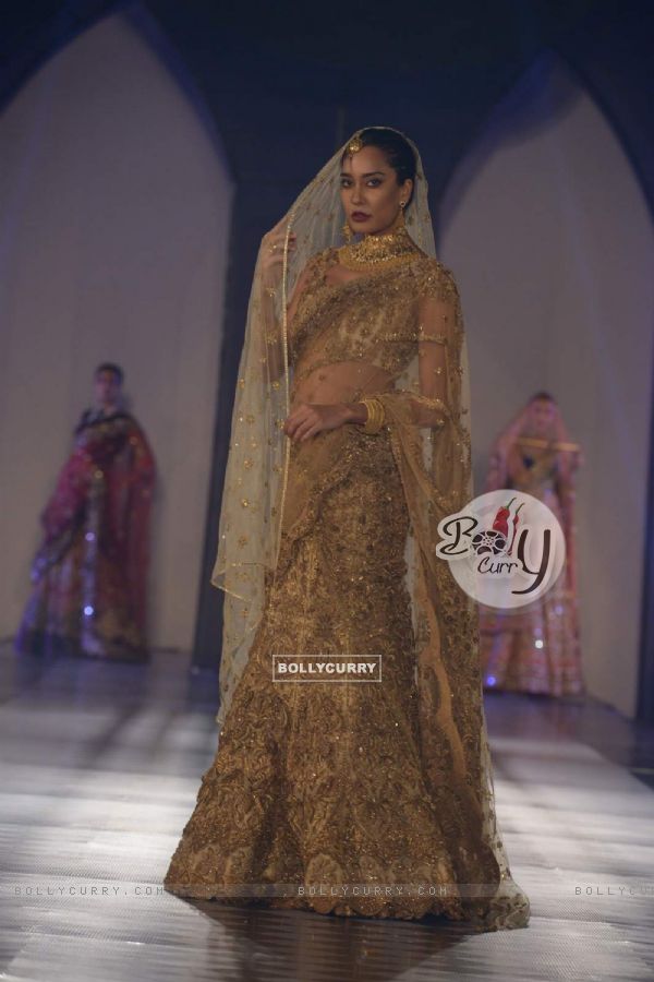 Lisa Haydon walks the ramp for Tarun Tahiliani's Azva show in Hyderabad