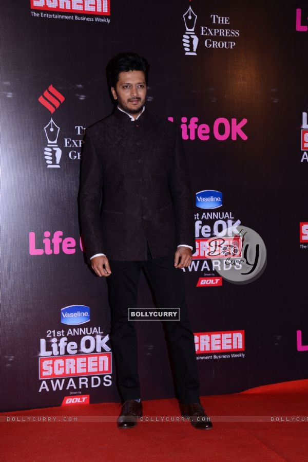 Riteish Deshmukh poses for the media at 21st Annual Life OK Screen Awards Red Carpet