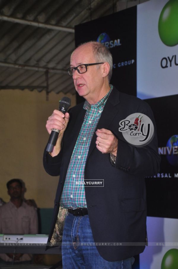 Max Hole interacts with the audience at the Launch of 'The Dharavi Project'