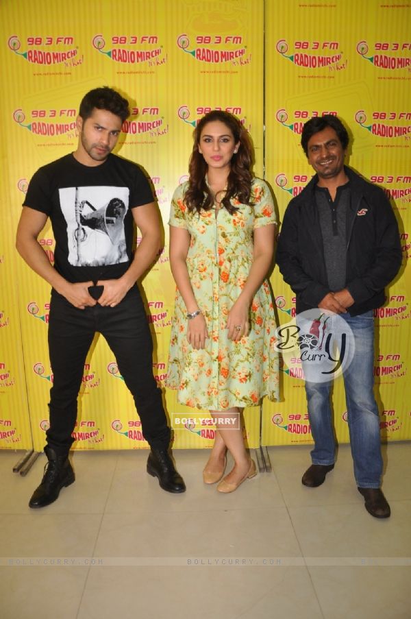 Team poses for the media at the Promotions of Badlapur on Radio Mirchi