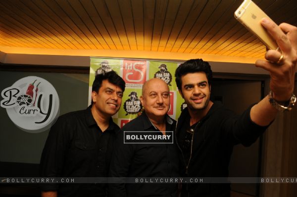 Manish Paul clicks a selfie at the Launch of the film Baa Baa Black Sheep
