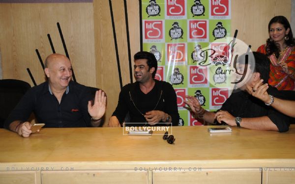 Manish Paul & Anupam Kher share a laugh at the Launch of the film Baa Baa Black Sheep