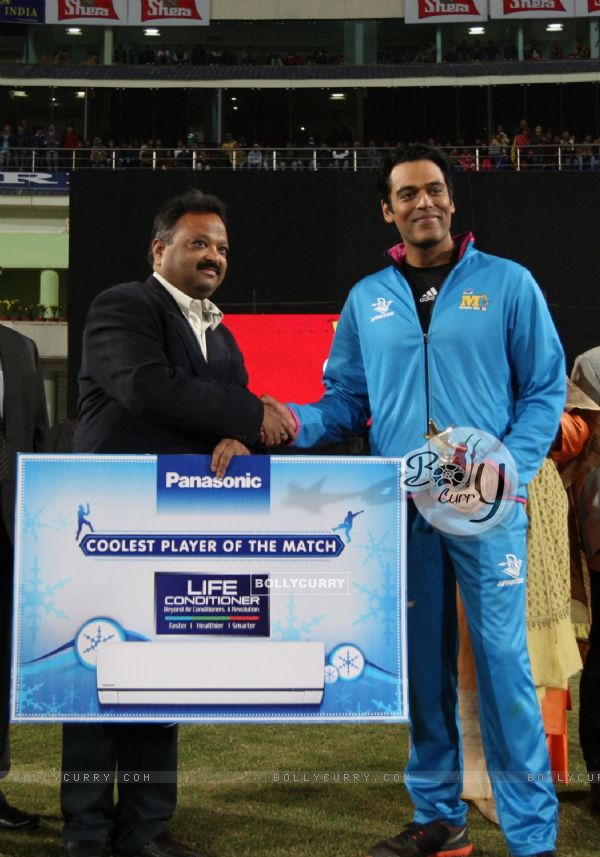 Samir Kochhar receives 'Coolest Player of the Match' during Mumbai Heroes Vs Kerala Strikers Match