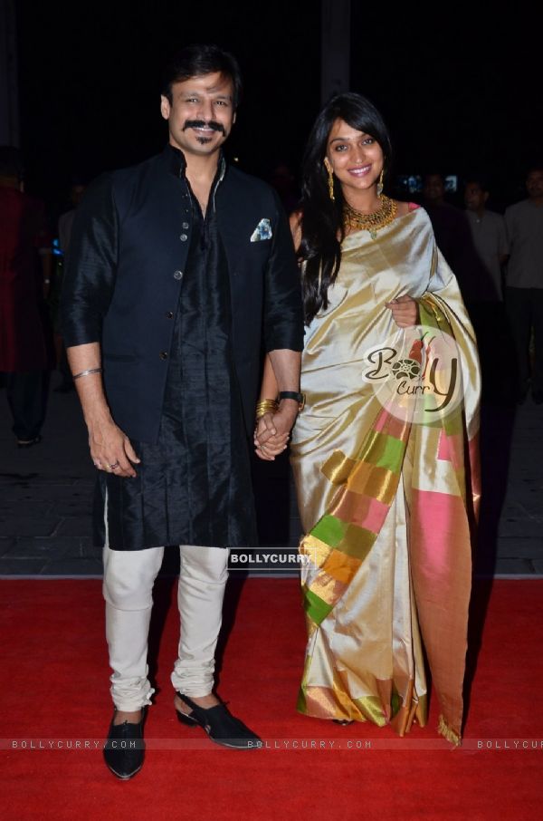 Vivek Oberoi poses with wife Priyanka Alva Oberoi at Kush Sinha's Wedding Reception