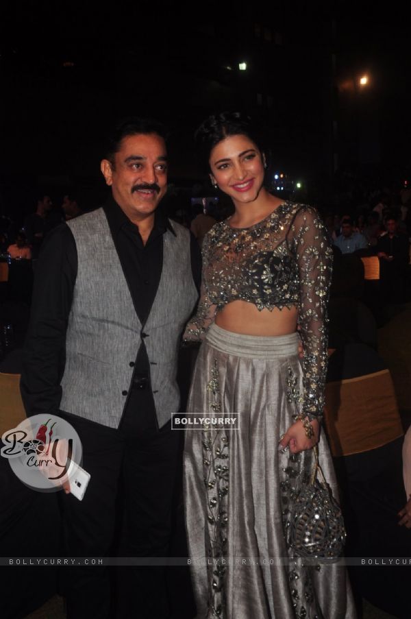 Kamal Haasan poses with daughter Shruti Haasan at the Music Launch of Shamitabh (353301)
