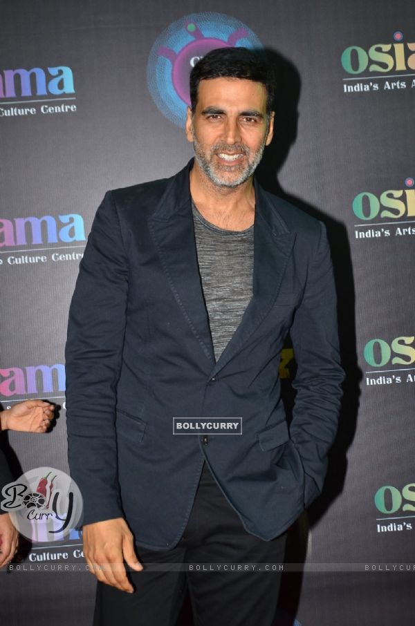 Akshay Kumar poses for the media at the Red Carpet Premier of Baby