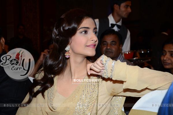 Sonam Kapoor was snapped at Irshad Kamil's Book Launch