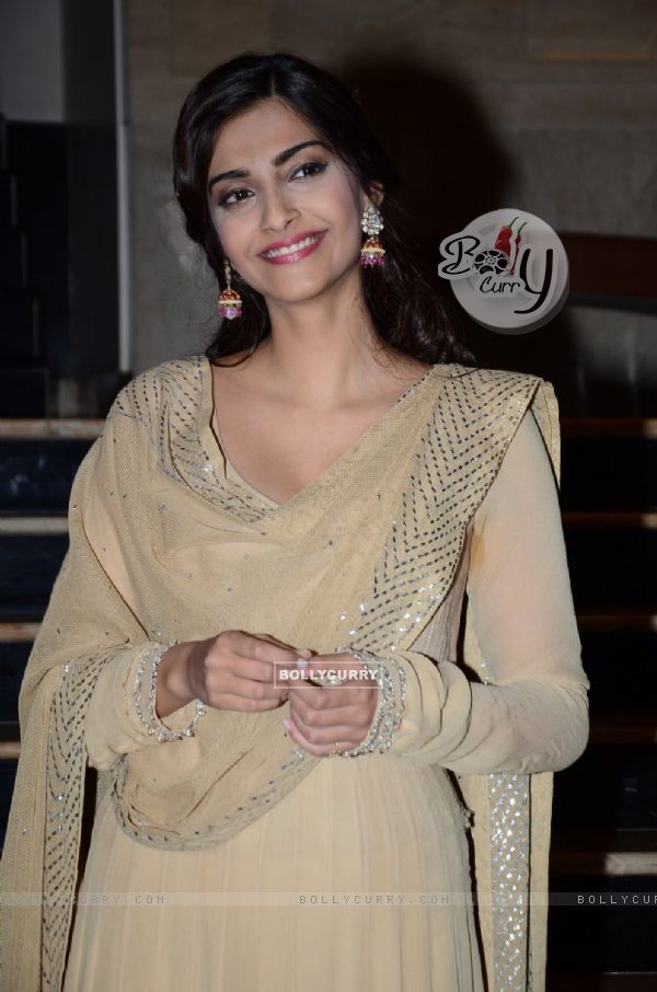 Sonam Kapoor smiles for the camera at Irshad Kamil's Book Launch