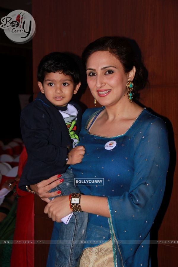 Juhi Babbar poses with son Imaan Soni at Arya Babbar's Book Launch
