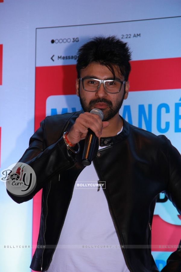Arya Babbar interacts with the audience at his Book Launch