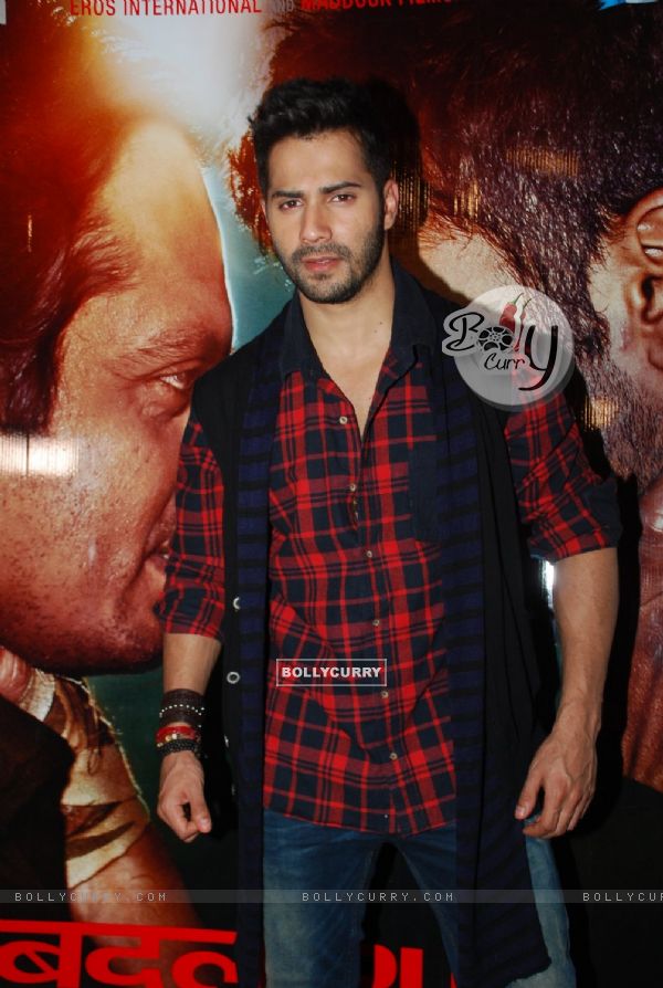 Varun Dhawan poses for the media at the Promotions of Badlapur on CID (355006)