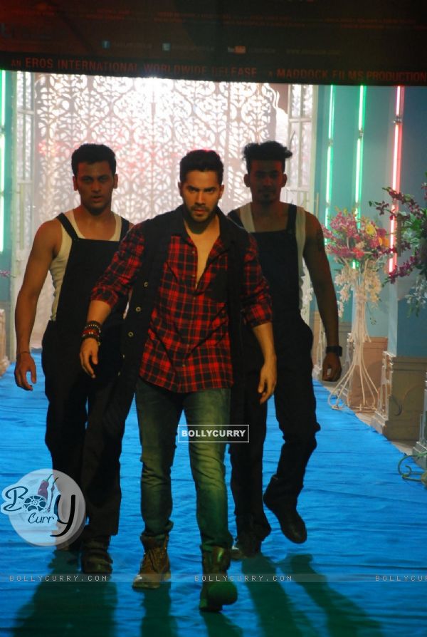 Varun Dhawan performs during the Promotions of Badlapur on CID (355007)