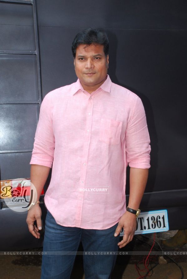 Dayanand Shetty poses for the media at the Promotions of Badlapur on CID (355009)