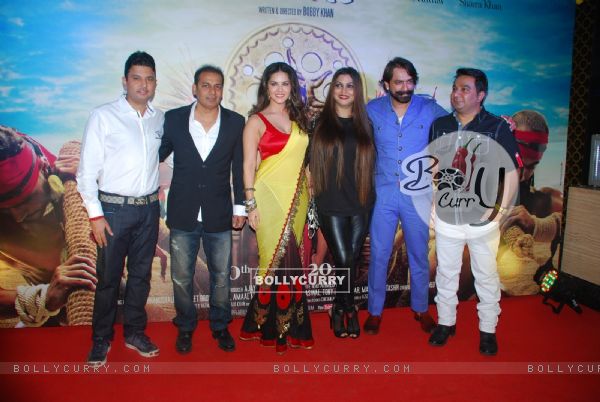 Team poses for the media at the Trailer Launch of Leela (355133)
