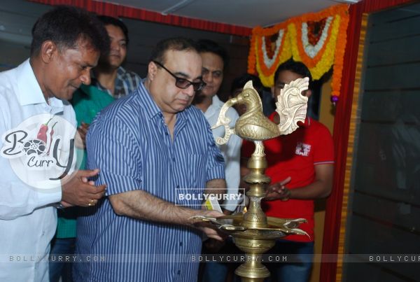 Rajkumar Santoshi lights the lamp at IFTDA Office Opening
