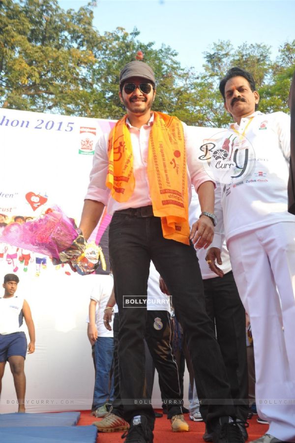Shreyas Talpade poses for the media at Little Hearts Marathon 2015