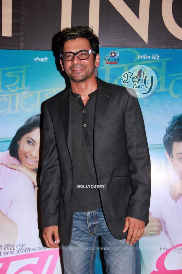 Sunil Grover poses for the media at the Premier of Mitwaa