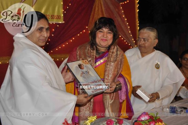 Dolly Bindra was felicitated at the Inauguration of a Unique 40 Feet Shivling