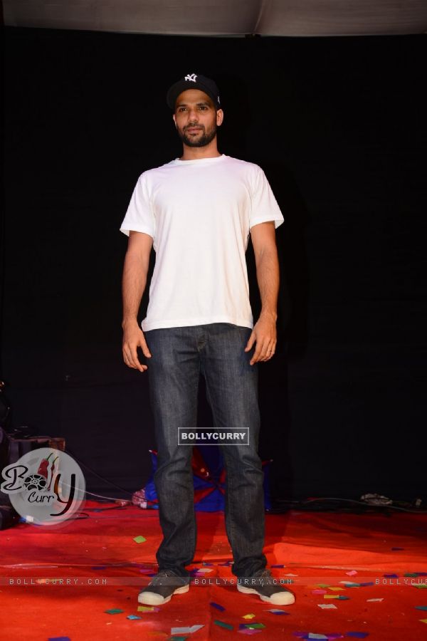 Neil Bhoopalam poses for the media at the Promotions of NH10 at NM College (356106)